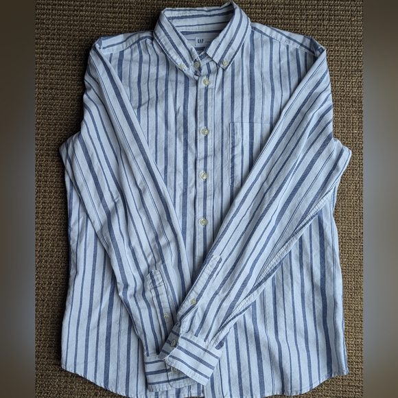 Men's Gap Button Down Shirt - Picture 2 of 3